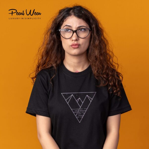 Minimal T-Shirt 220 GSM – A premium cotton tee with a simple, sleek design, perfect for everyday wear and modern minimalists.